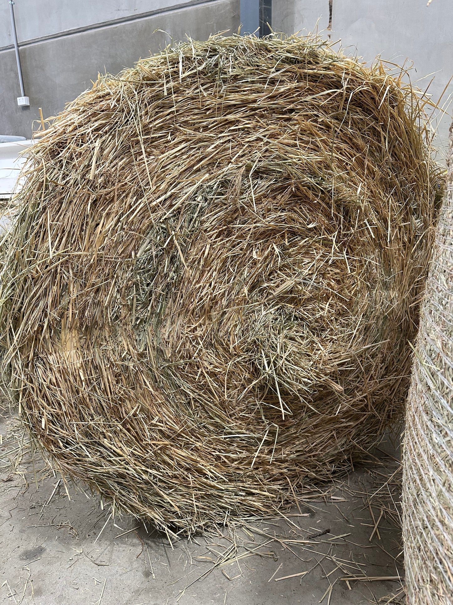 Rhodes round bales 4x4