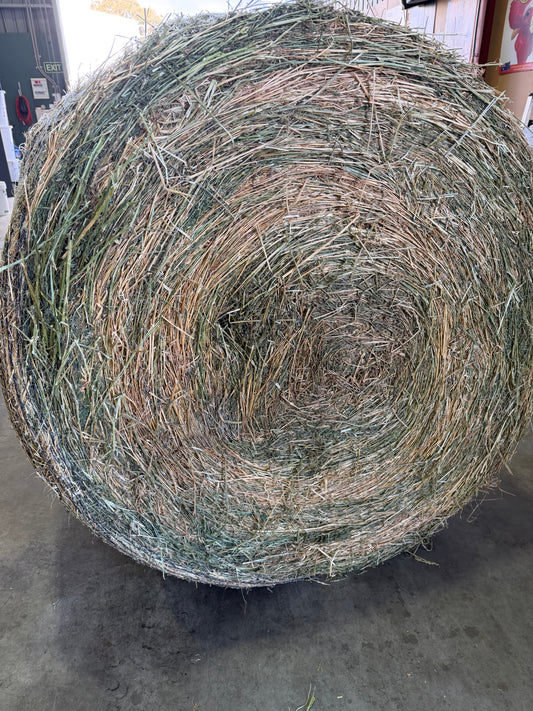 Lucerne Round Bales 4x4